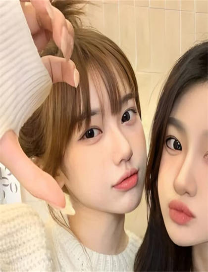 未成年高清在线播放免费_无码精品黑人一二区三区_团宠千金女儿我们回家短剧免费观看